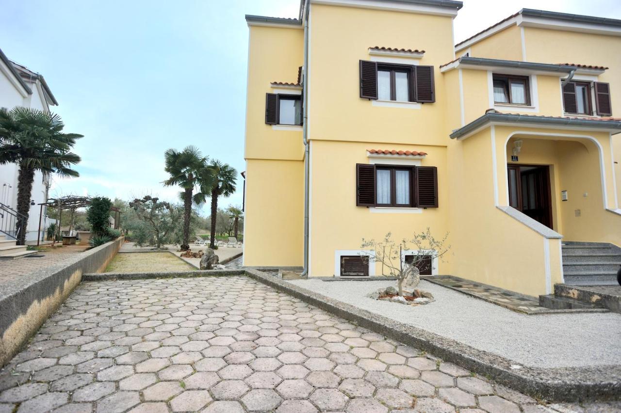 Apartment Vinja - Privat Garden - Whirlpool