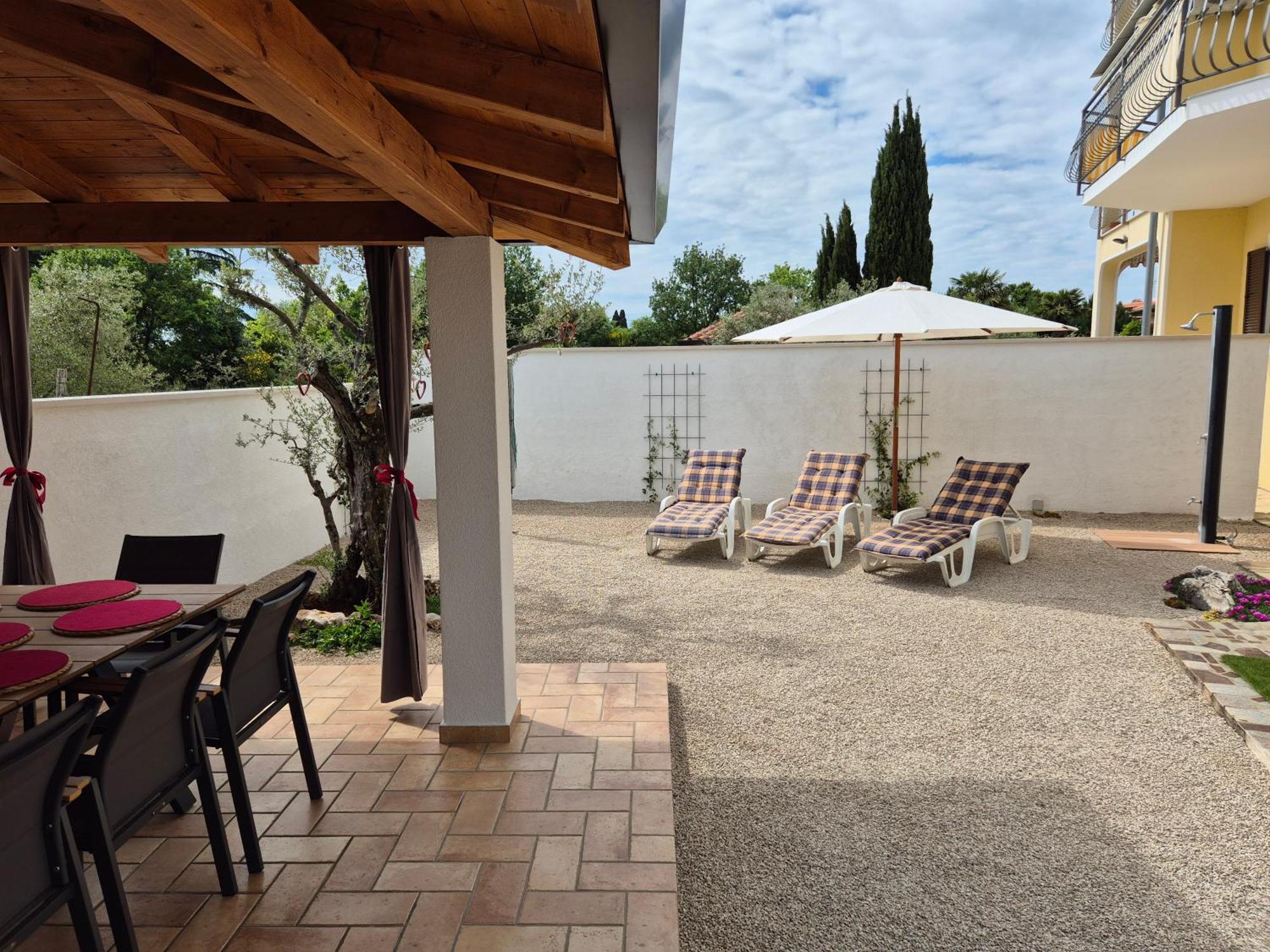 Apartment Vinja - Privat Garden - Whirlpool