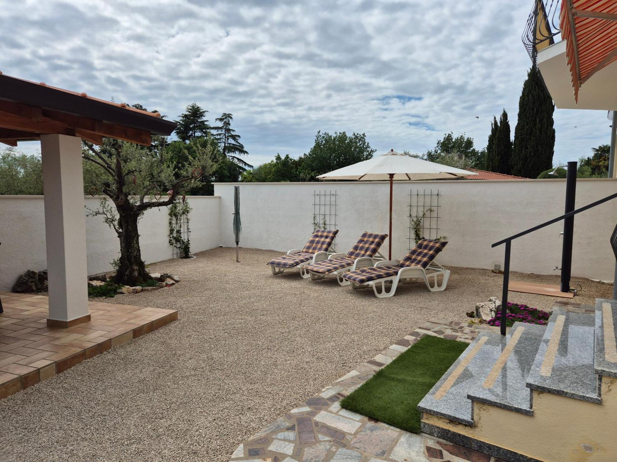 Vinja - Privat Garden - Whirlpool Apartmán Porec