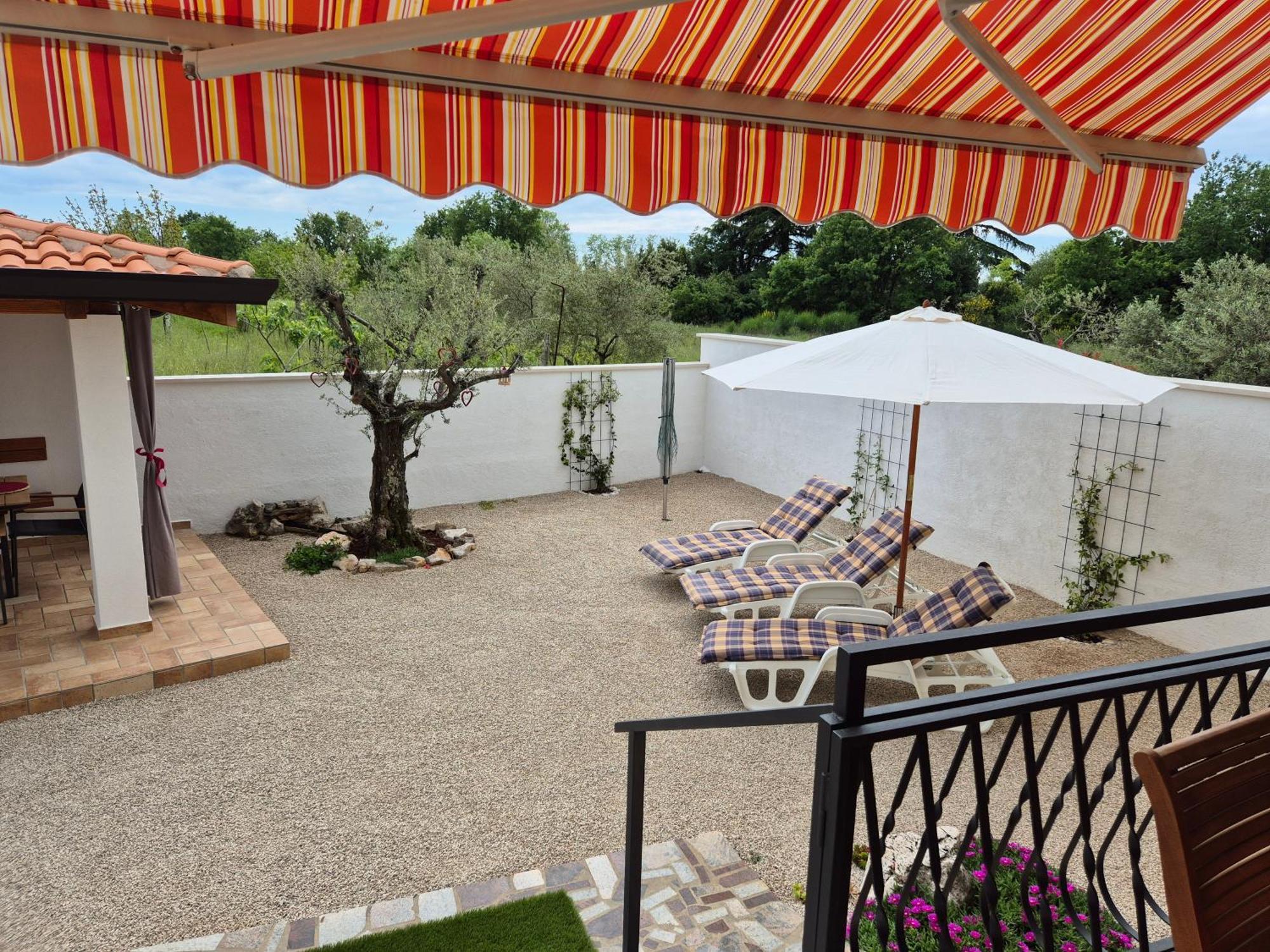 Apartment Vinja - Privat Garden - Whirlpool *