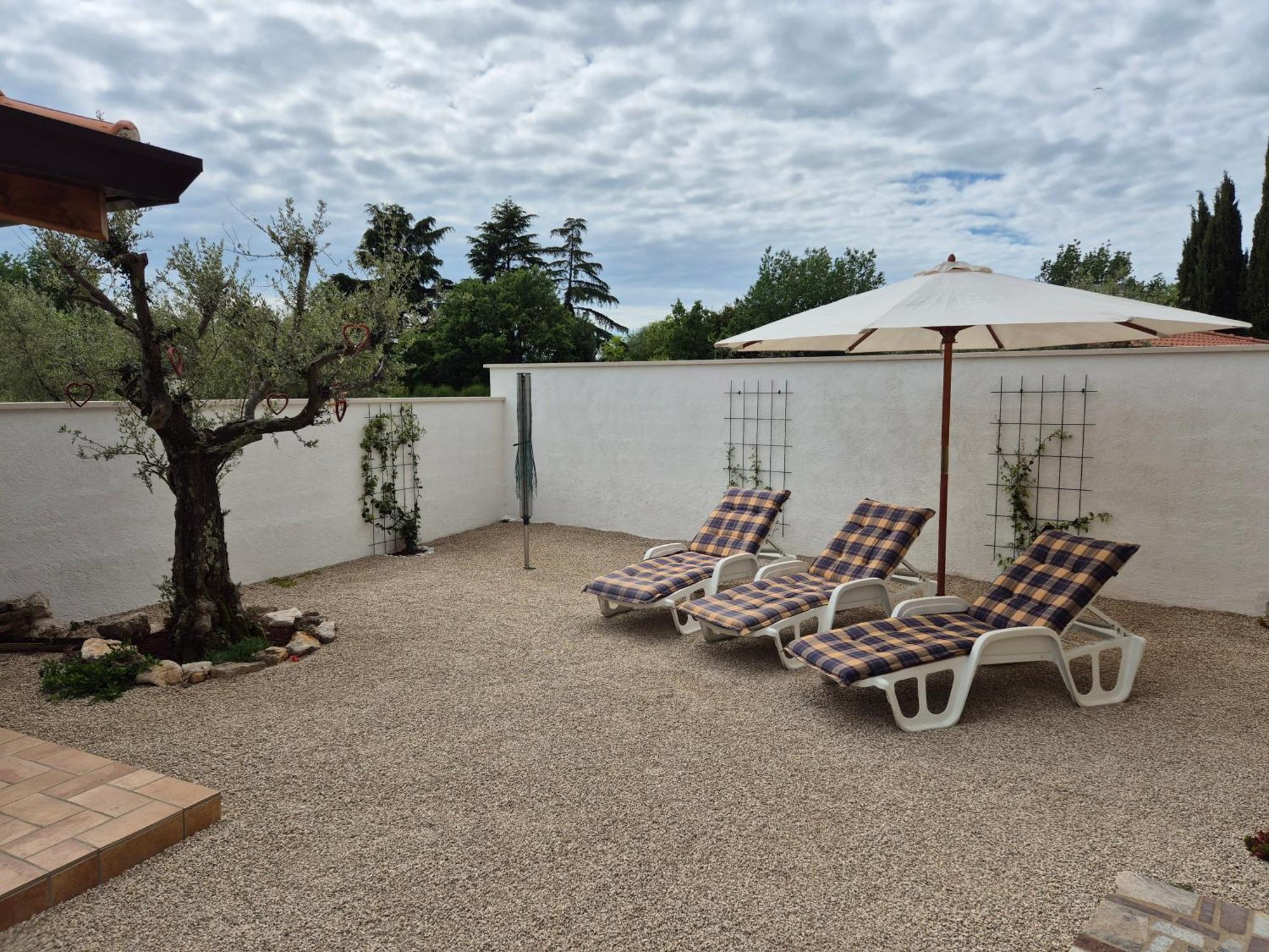 Vinja - Privat Garden - Whirlpool Apartment
