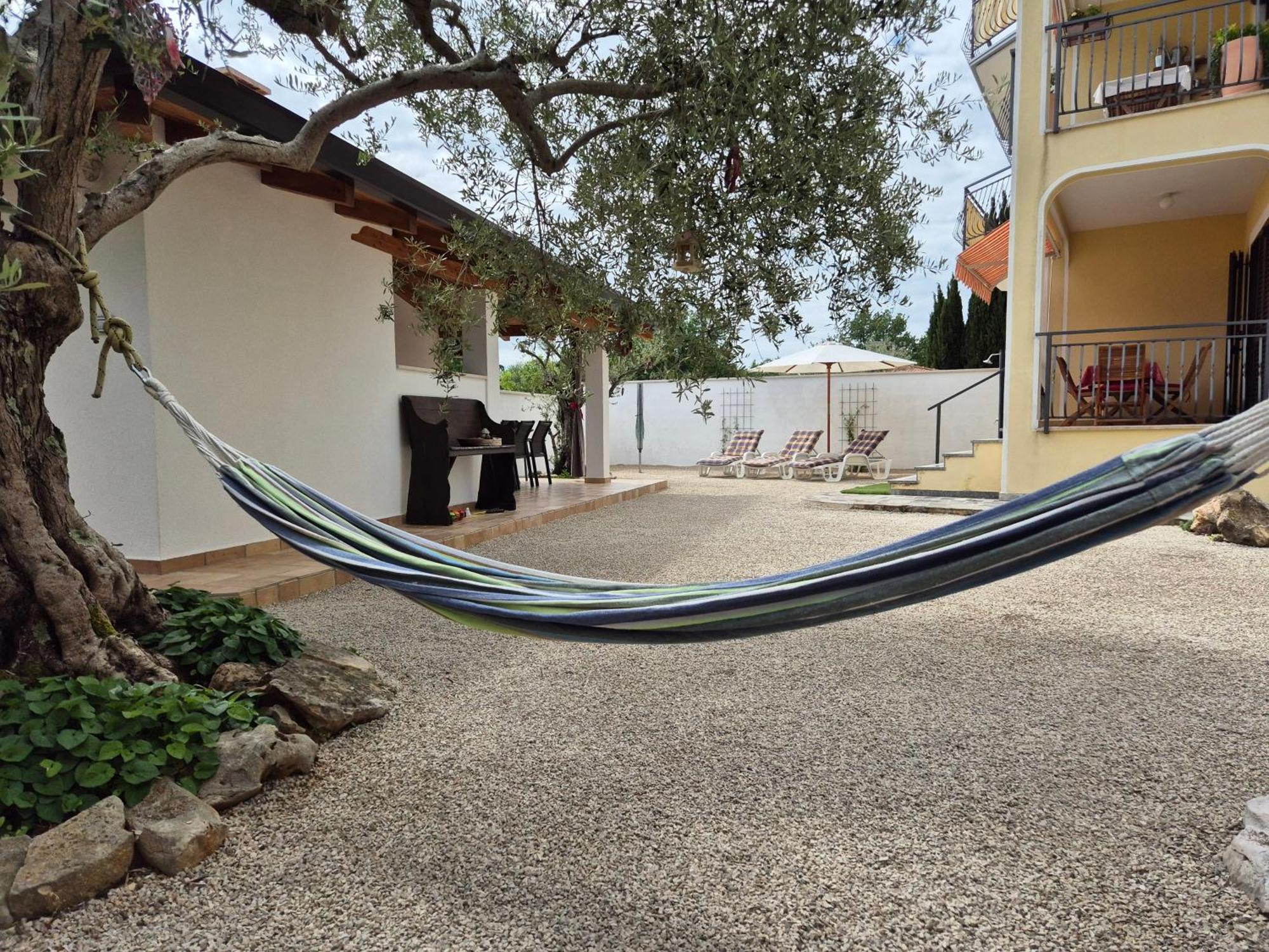 Vinja - Privat Garden - Whirlpool Apartment *