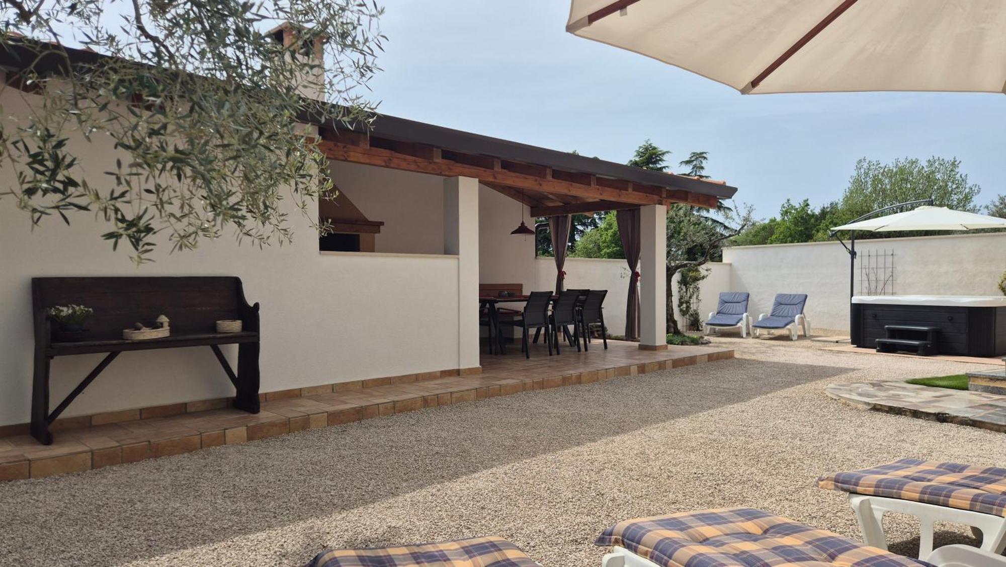 Apartment Vinja - Privat Garden - Whirlpool